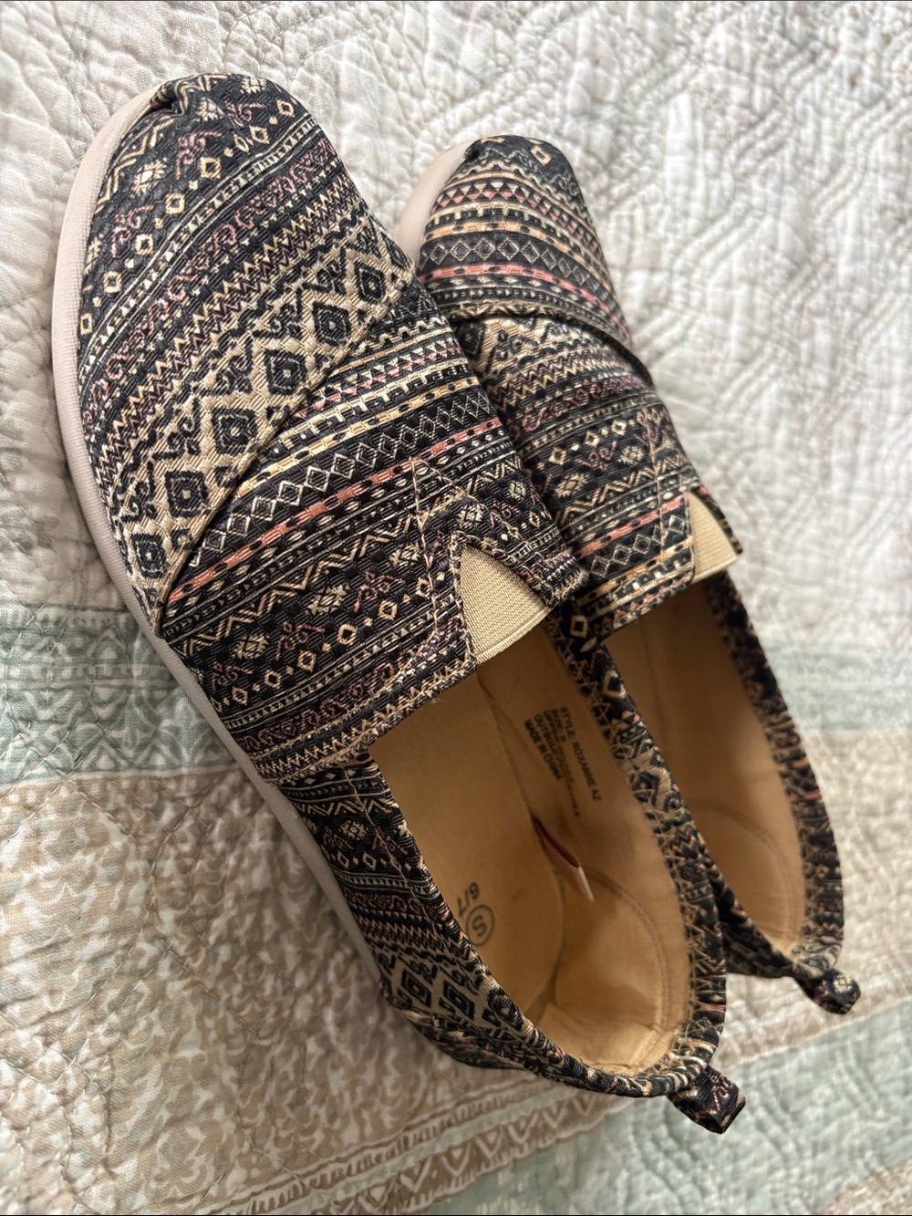 Arizona Jean Company Women's Patterned Slip-On Moccasins in Black and Tan
